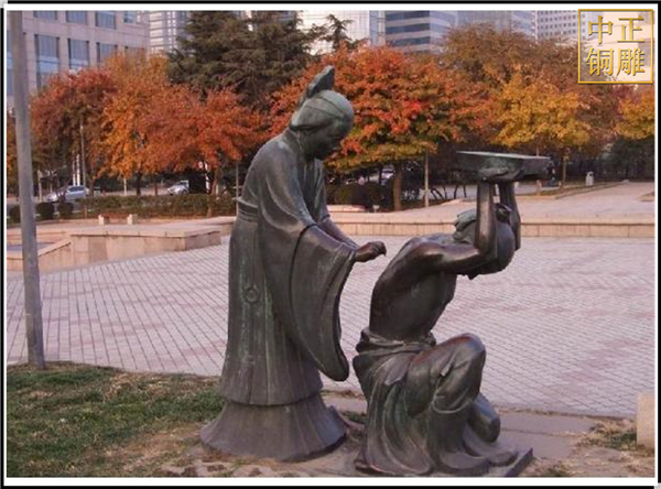 精忠報國校園雕塑.jpg 精忠報國校園雕塑.jpg