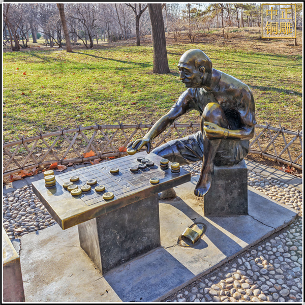公園老人自己下象棋人物雕塑.jpg