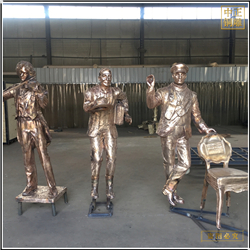 步行街賣(mài)藝人物雕塑