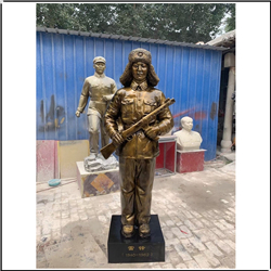 雷鋒抱搶人物銅雕塑 雷鋒抱搶人物銅雕塑